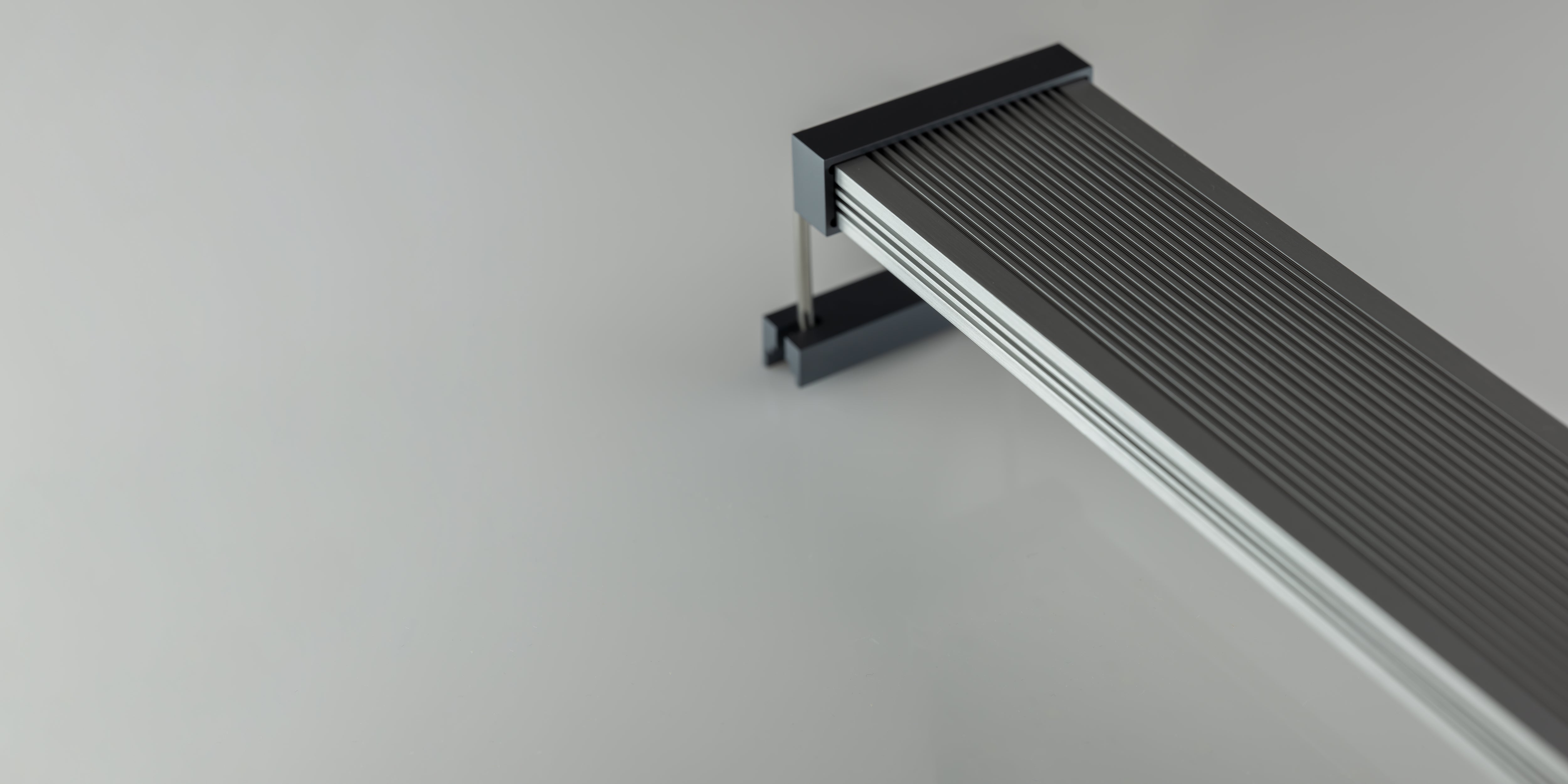 Slim aluminium profile of Twinstar A‑Line II aquarium light